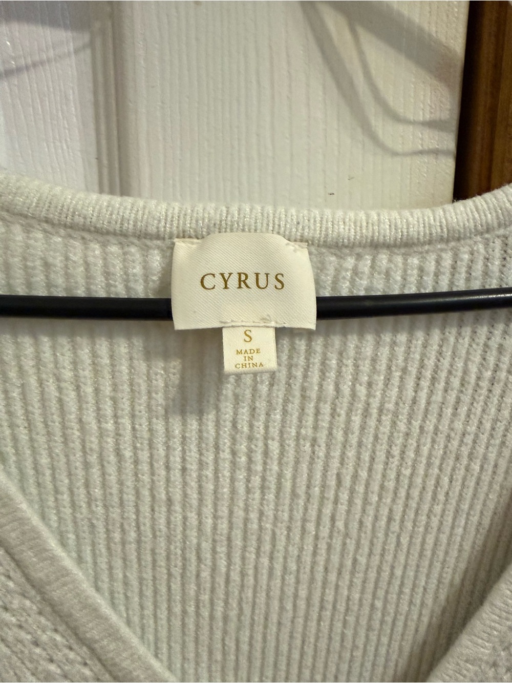 White V-Neck Button-Front Ribbed Sweater - Picture 4 of 6